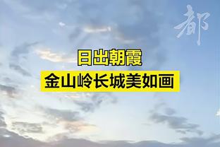 董路晒国少丢球：被2米中锋打身后，边路对抗被扛翻致丢球